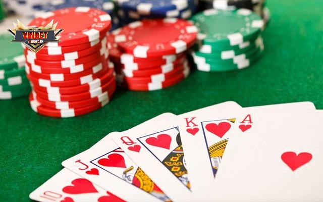 Poker có phải môn thể thao trí tuệ hay cờ bạc núp bóng?